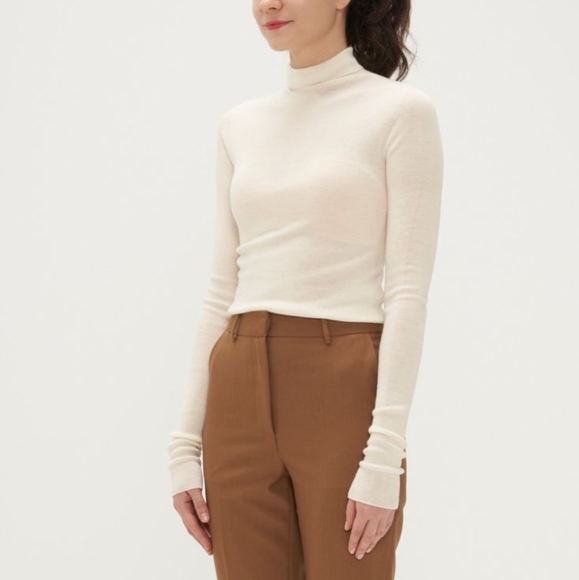 🎉3/$50🎉 H&M Turtle Neck Body Suit - Picture 1 of 8